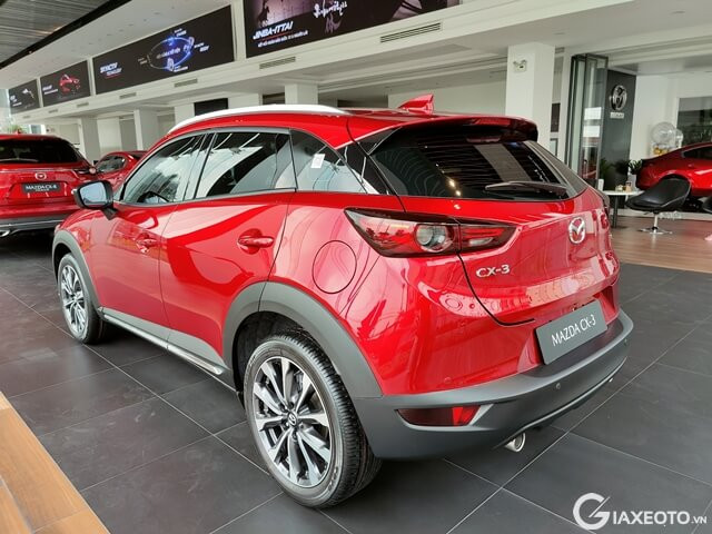 Mazda-CX3-duoi-xe