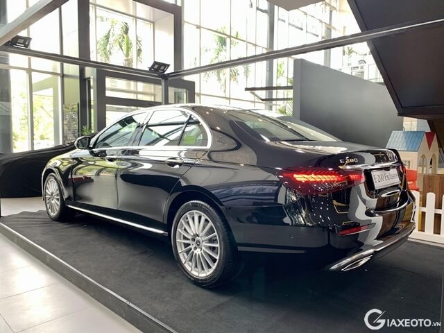 hong-xe-mercedes-benz-e200