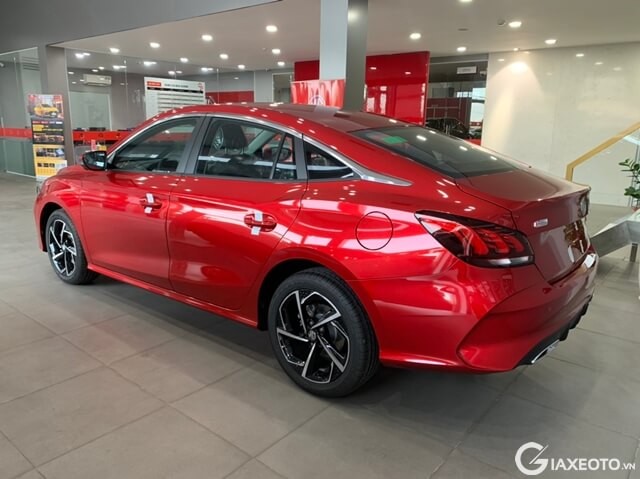 hong-xe-mg5-2023