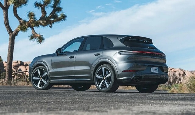 hong-xe-porsche-cayenne-2024