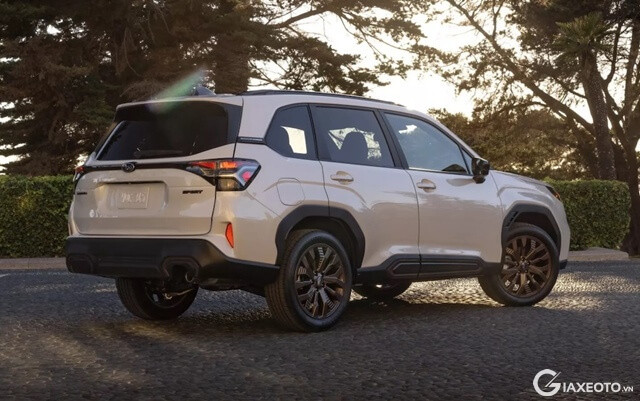 hong-xe-subaru-forester-2025