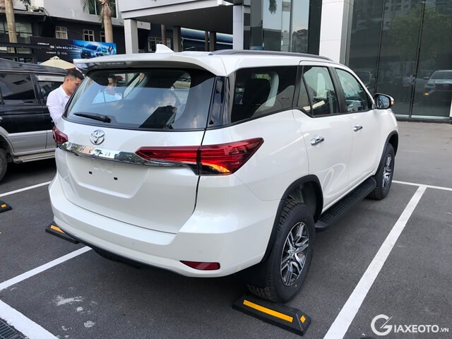 hong-xe-toyota-fortuner