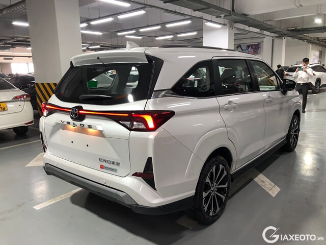 hong-xe-toyota-veloz-2025