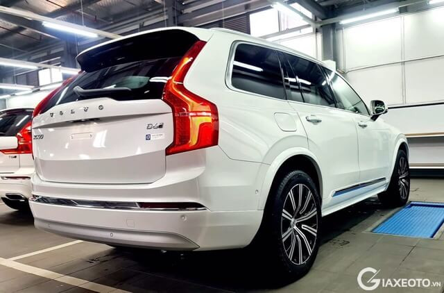 hong-xe-volvo-xc90-2025