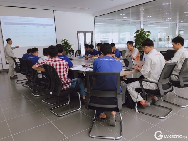 hop-xuong-dich-vu-hyundai-gia-dinh