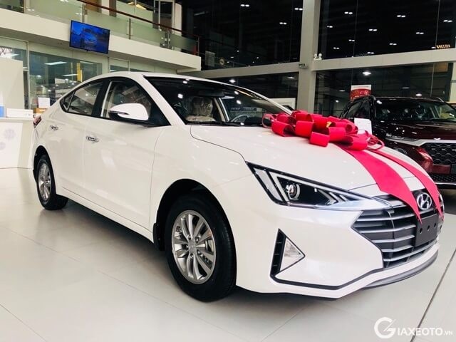 hyundai-accent-hyundai-dai-son-tra