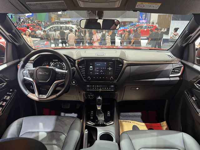 isuzu-d-max-khoang-lai