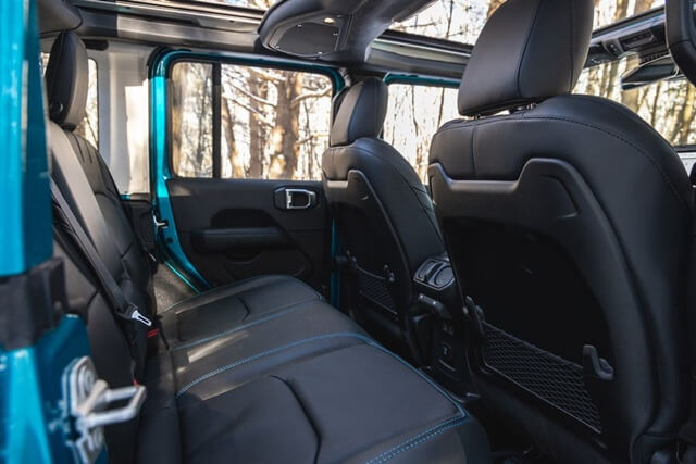 jeep-wrangler-khoang-hanh-khach