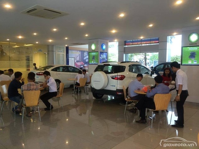 khach-hang-hai-long-voi-ford-ha-thanh