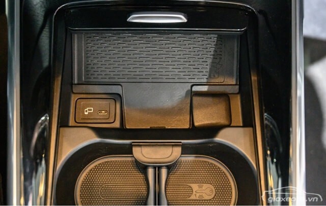 khay-de-coc-xe-mercedes-benz-glb200