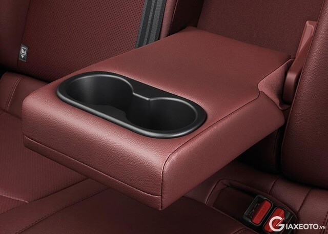 khay-de-coc-xe-toyota-corolla-cross