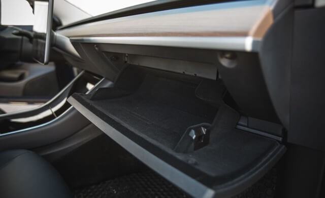 khay-de-do-xe-Tesla-Model-3