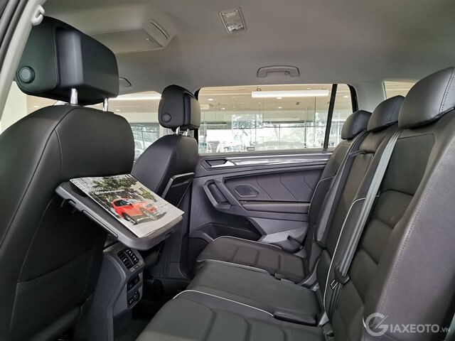 khay-doc-bao-xe-volkswagen-tiguan-luxury-s