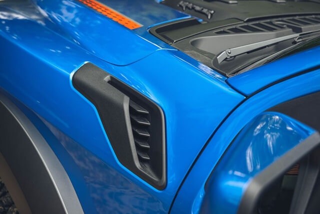 khe-hut-gio-tren-xe-ford-f150-raptor