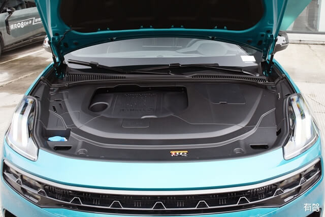 khoang-dong-co-xe-lynk-co-06