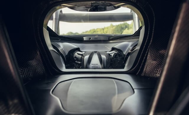 khoang-dong-co-xe-mclaren-senna