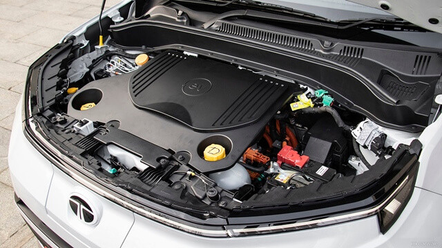 khoang-dong-co-xe-tata-punch-ev