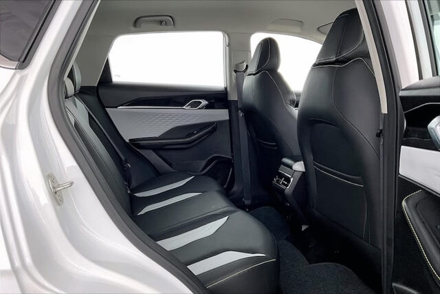 khoang-hanh-khach-geely-coolray