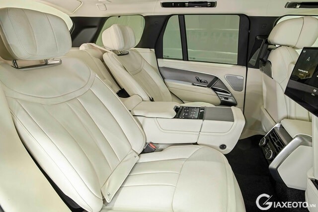khoang-hanh-khach-sau-xe-range-rover-2023