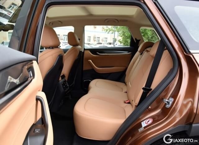 khoang-hanh-khach-xe-brilliance-v7