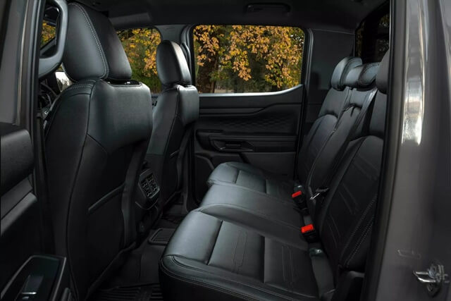 khoang-hanh-khach-xe-ford-ranger-tremor