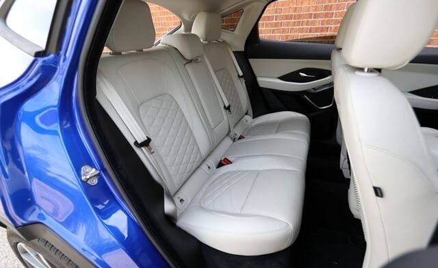khoang-hanh-khach-xe-jaguar-e-pace