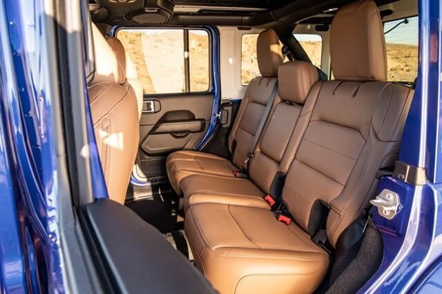 khoang-hanh-khach-xe-jeep-wrangler