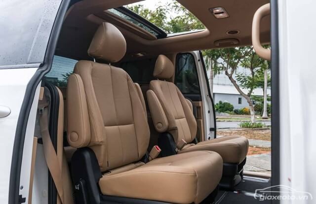 khoang-hanh-khach-xe-kia-sedona