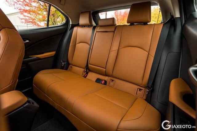 khoang-hanh-khach-xe-lexus-ux-250h