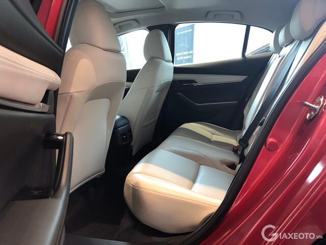 khoang-hanh-khach-xe-mazda-3