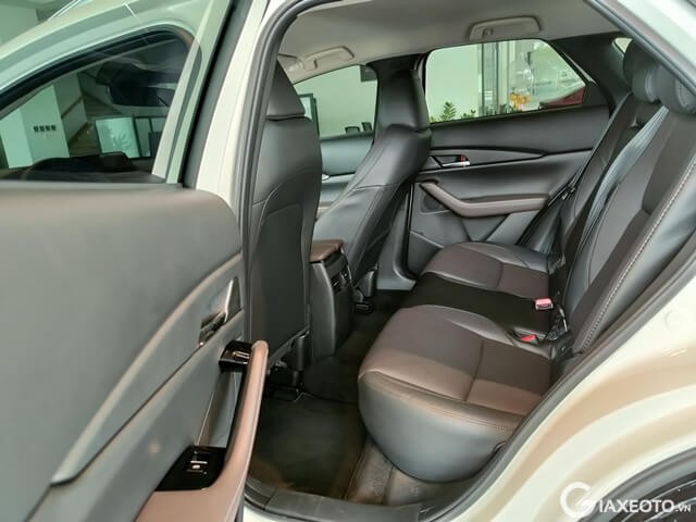 khoang-hanh-khach-xe-mazda-cx30-2023