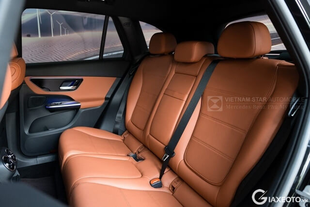 khoang-hanh-khach-xe-mercedes-glc200-2024