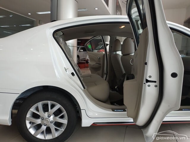 khoang-hanh-khach-xe-nissan-sunny