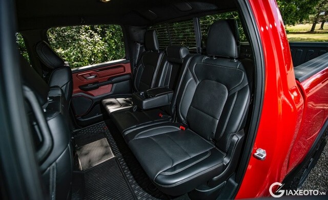 khoang-hanh-khach-xe-ram-1500