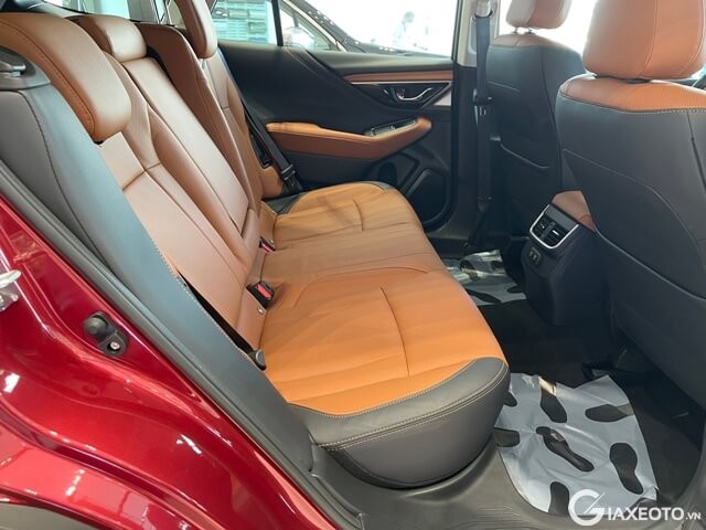 khoang-hanh-khach-xe-subaru-outback