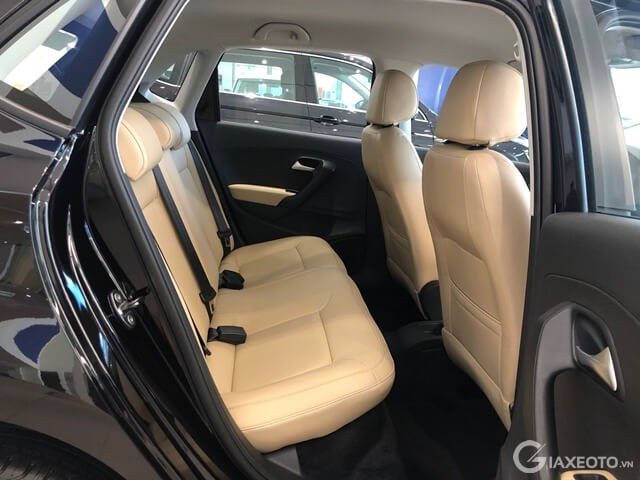 khoang-hanh-khach-xe-volkswagen-polo