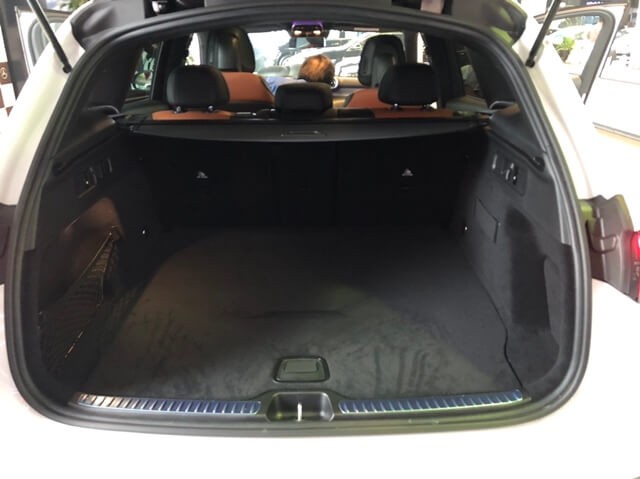 khoang-hanh-ly-mercedes-glc300-2024