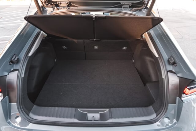 khoang-hanh-ly-xe-toyota-prius