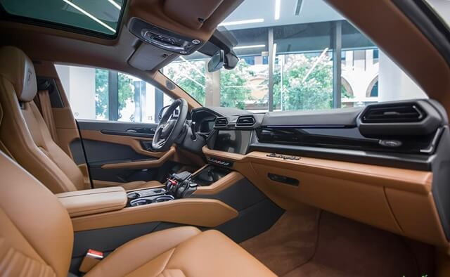 khoang-lai-lamborghini-urus-se