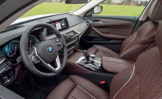 khoang-lai-xe-BMW-530e-plug-in-hybrid