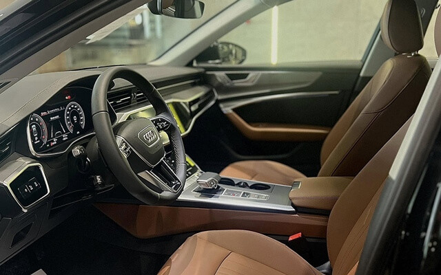 Audi-A6-khoang-lai