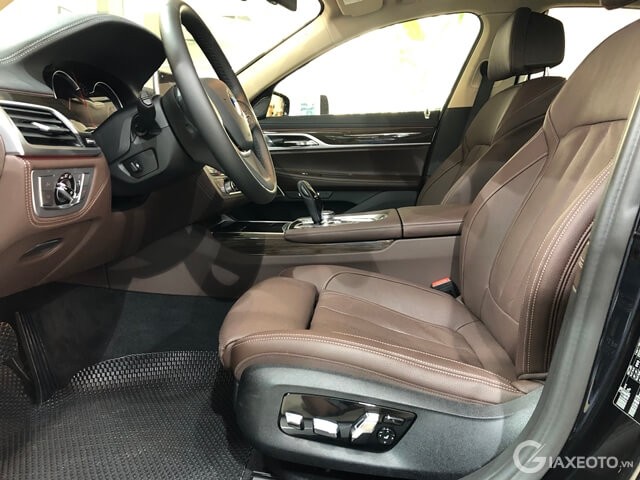 khoang-lai-xe-bmw-730li