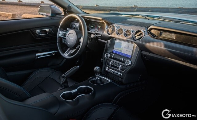khoang-lai-xe-ford-mustang
