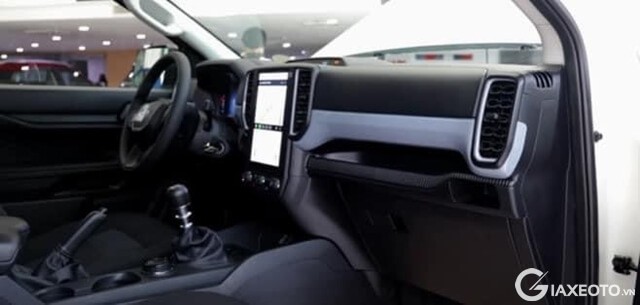 khoang-lai-xe-ford-ranger-xl