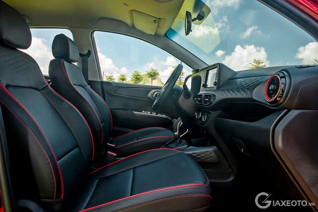 khoang-lai-xe-hyundai-i10-2024