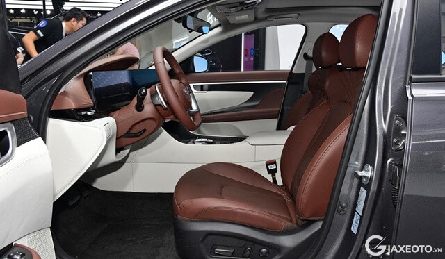 khoang-lai-xe-hyundai-mistra
