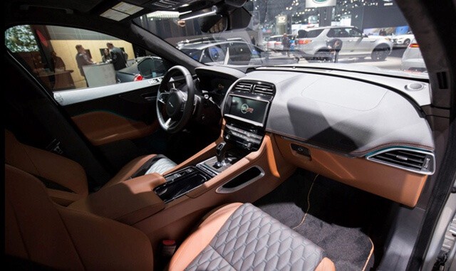 khoang-lai-xe-jaguar-f-pace
