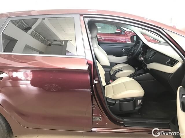 khoang-lai-xe-kia-rondo