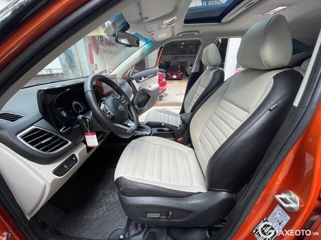 khoang-lai-xe-kia-seltos-2020-mau-cam