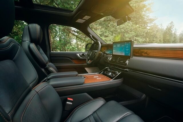 khoang-lai-xe-lincoln-navigator